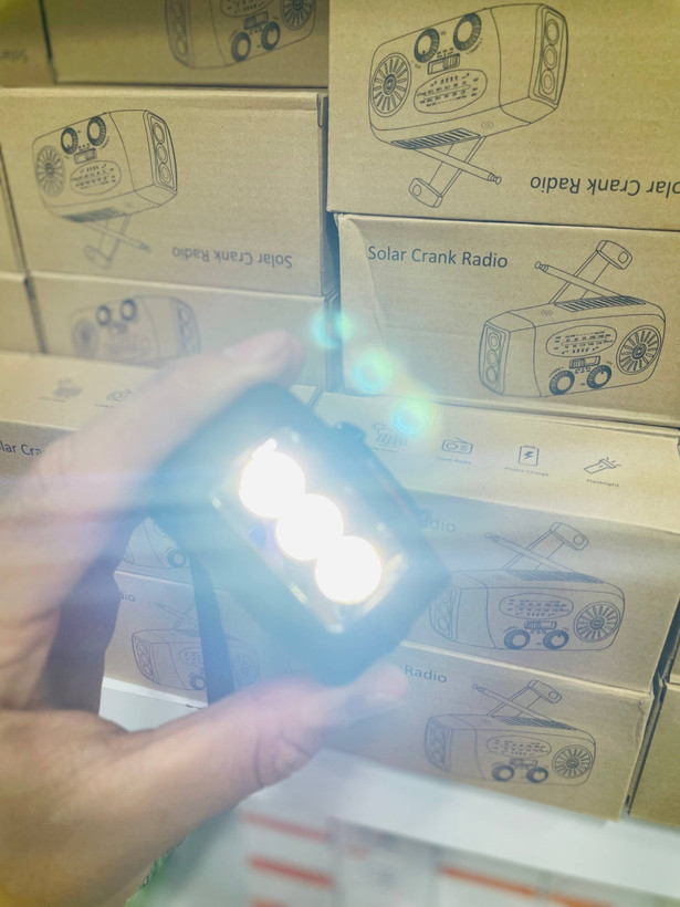 اسپیکر و رادیو solar crank radio
